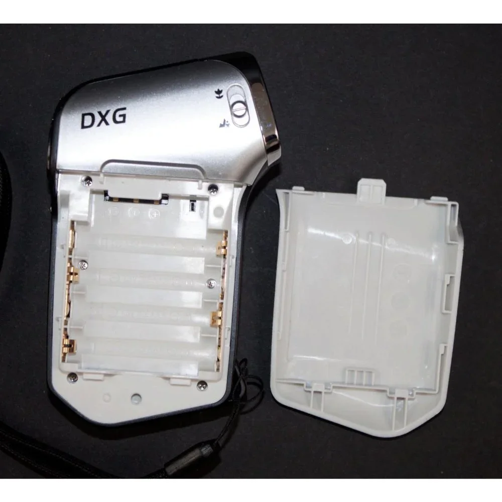 DXG QuickShots DXG-5B6V‎ 32 MB Camcorder - Silver